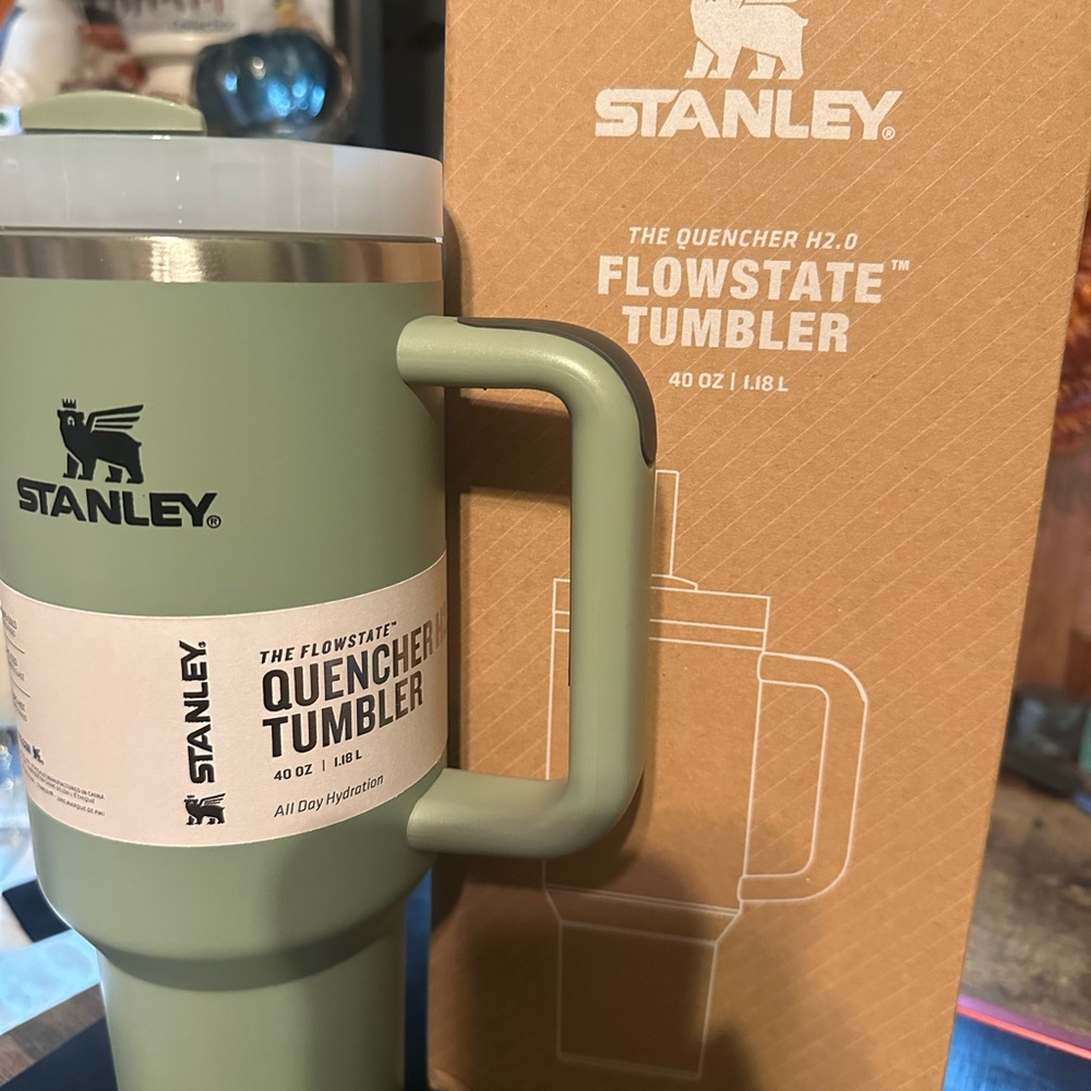Stanley Flowstate Tumbler in Olive